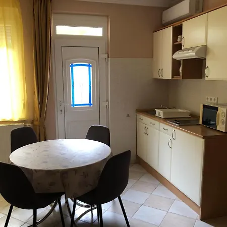 Apartment Jozsef House *