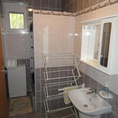 Apartment Jozsef House *