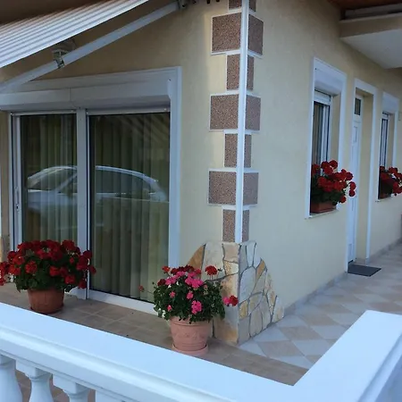 Jozsef House * زلاكاروس