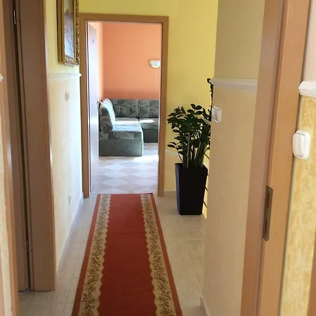 Jozsef House Apartment *