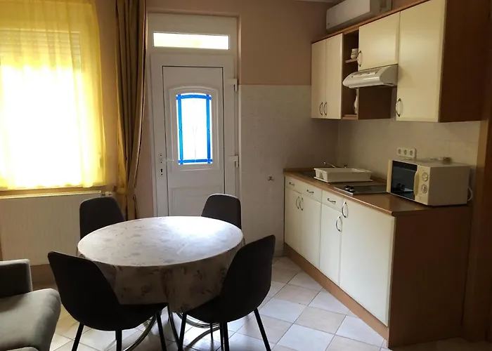 Apartment Jozsef House *